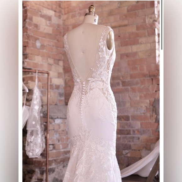 Sottero and Midgley wedding dress. STYLE: Alec 21SW861. Color: Ivory - Picture 8 of 11